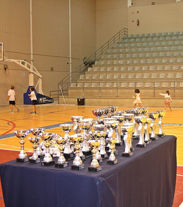 Los trofeos de la entrega de premios en la Clausura Final